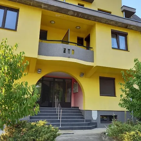 Vila Izvor,sneznik 100m Od Pesacke Zone Bulevar Srpskih Ratnika 55a