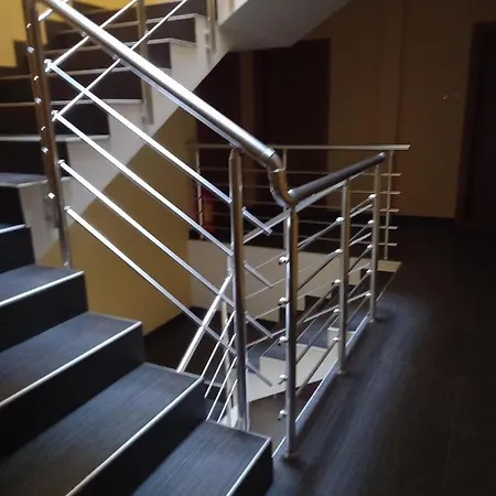 Apartment Vila Izvor,sneznik 100m Od Pesacke Zone Bulevar Srpskih Ratnika 55a *