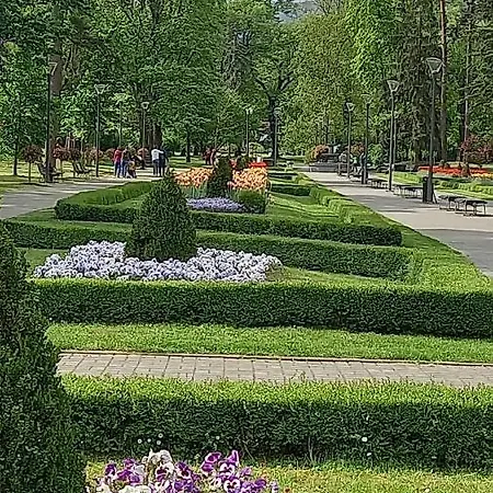 Apartment Vila Izvor,sneznik 100m Od Pesacke Zone Bulevar Srpskih Ratnika 55a *